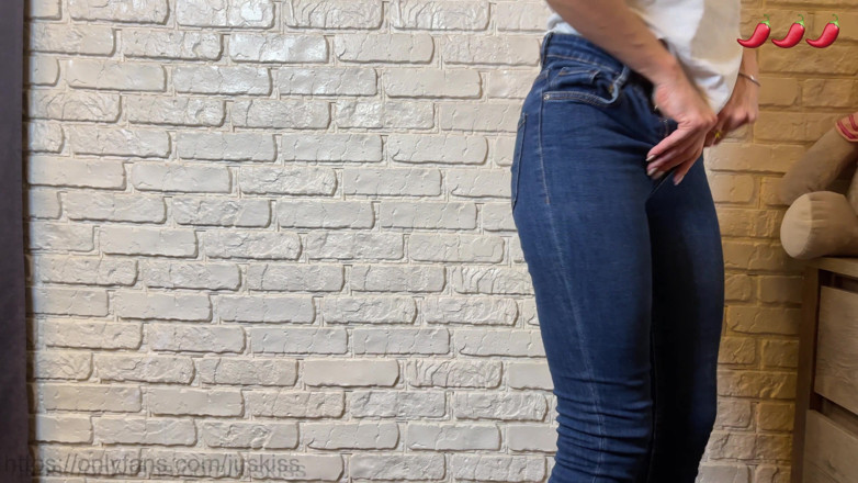 Horny_Ju: Fee before a threesome, inserting a butt plug