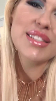 Pornstarplatinum, milf reibt ihre muschi und ihr arschloch