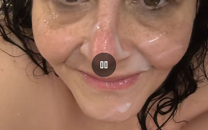 HerculesnVENUS: Děvka s velkým zadkem se udělá na podlaze ve vaně