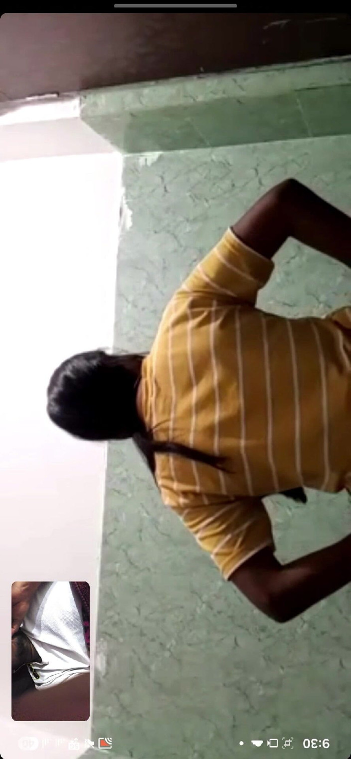 SafeRosebush8: Rozmowa wideo z moją dziewczyną Desi, pokazując jej piersi