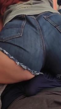 Country Girl Grinds and Twerks During Lap Dance