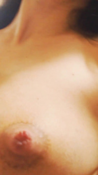 Gros seins frais gorgés de lait
