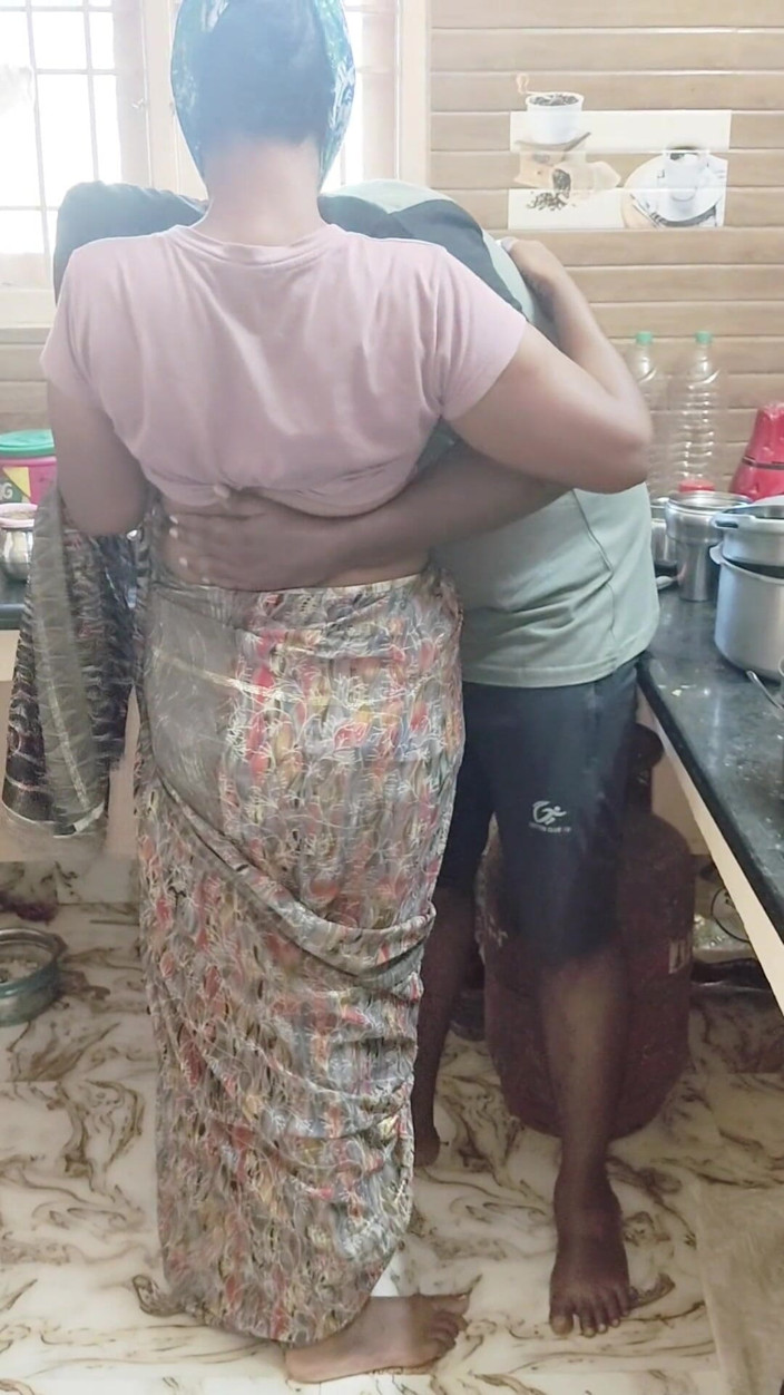 Thesana: House Wife Fucks the Gas Cylinder Delivery Boy