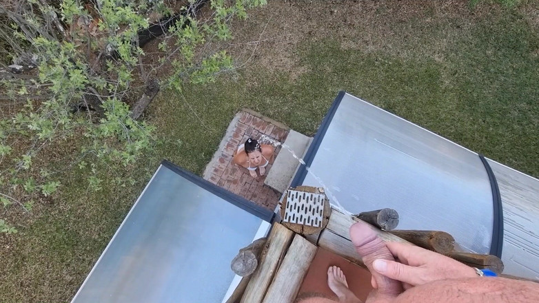 domslutfucker: O fată în bikini folosită ca o compilație cu toaletă umană