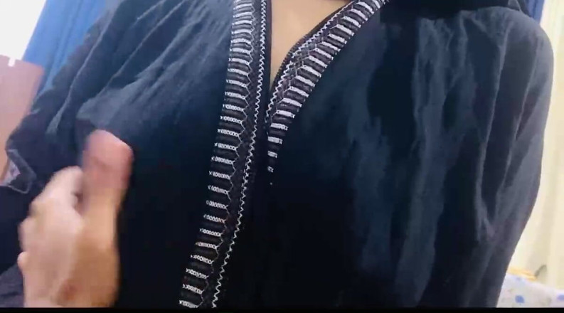 Arabicqueen: Indisk lärare press muslimska hijaby flickor bröst