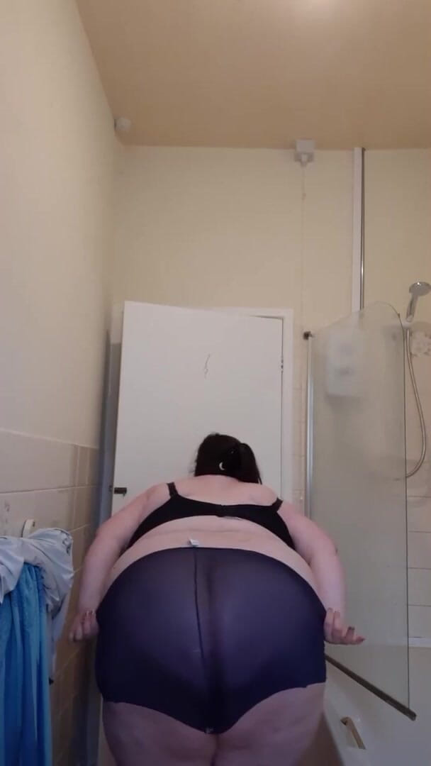 SSBBWLadyBrads: Ssbbw trêu chọc trước khi tắm