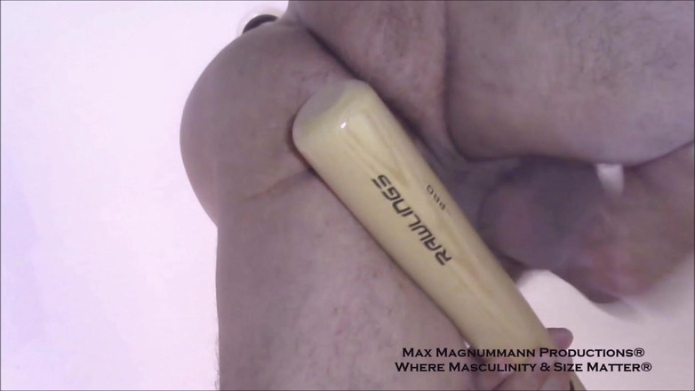 Max Magnummann: Hung beefy alpha lagi asik muasin memeknya yang super belepotan