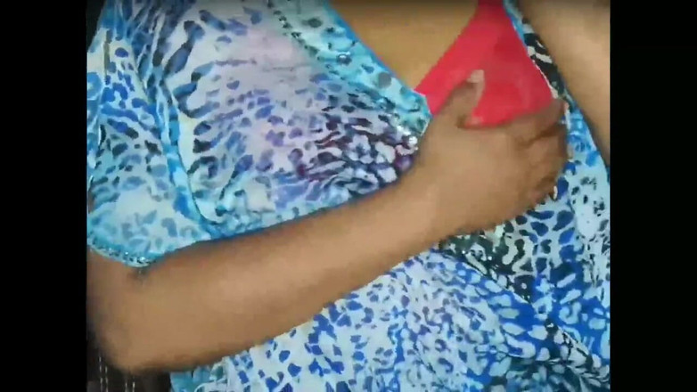 Shani Akki: 斯里兰卡熟女与她的粉丝直播