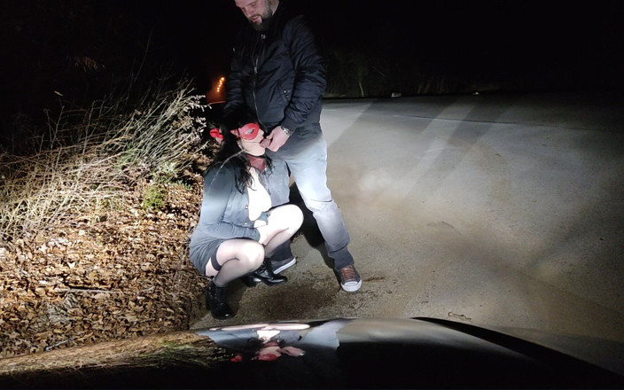 Toilet Mommy: Slutmomhappiness Breaks Boundaries in Outdoor Pissing