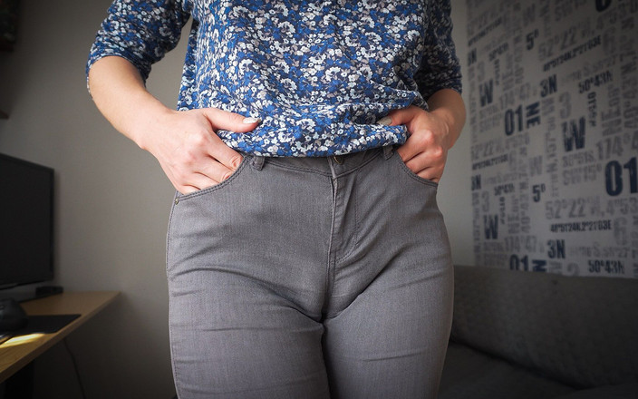 Teasecombo 4K: Rakan sekerja nakal menggoda awak dengan jari kaki unta dalam...