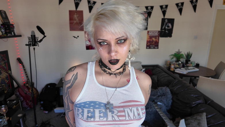 Glitterqueen1999: Perbezaan Muzik - Tambatan Sph Bassist Femdom