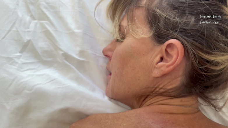 InternalDrive: Cur Predispus Venerare Pulă Mare Îngropat În Curul Ei Sexy. Partea 2