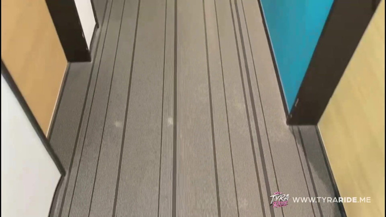 TYRARIDE: 丰满的纹身熟女在酒店被狠操