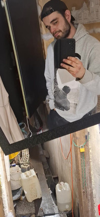 私は今セクシーかどうか鏡で自分自身を見ています