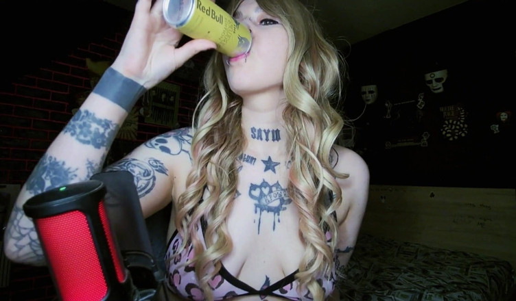 MessalinaHorror: Une blonde alternative sexy se fait baiser