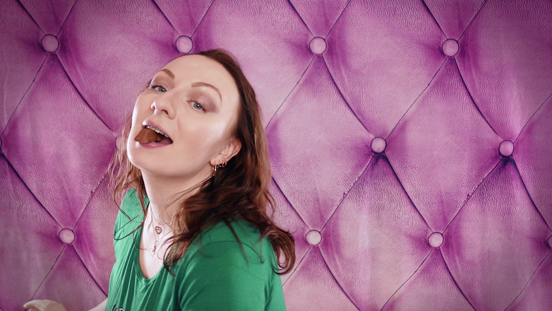 Arya Grander: Asmr și prim-planuri: Giantess Devour fetiș - Mâncând mașini de ciocolată. Bretele.