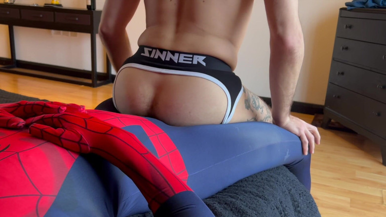 davidedpxxx: काले स्पाइडर मैन की चूत में जोरदार वीर्य: नकाबपोश ने मुझे जोरदार चोदा