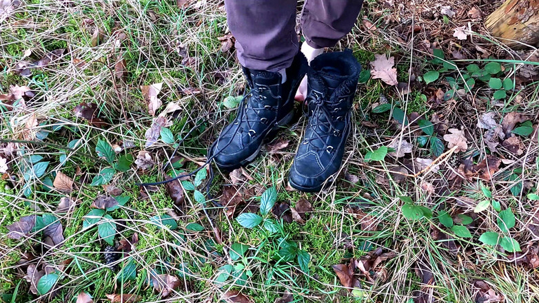 Bouncy Tits Action: जंगल में मेज पर चूत की पिटाई