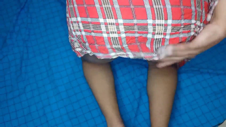 Neelima69: Jihoindická tamilská tetička