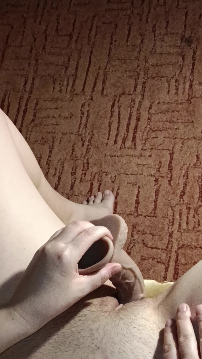WifyPussy: Cewek sange ini lagi asik masturbasi memek sempitnya pakai dildo -...