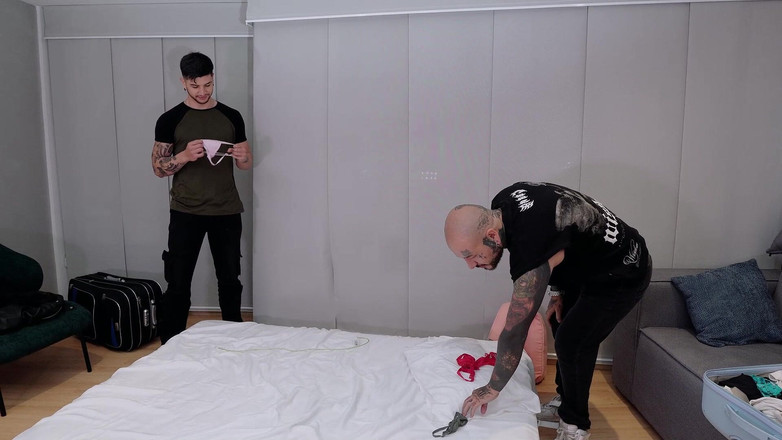 Allison Sweet: सुंदर रेडहेड अपने देवर और पति के साथ एक बड़ा त्रिगुट है जब तक कि वह उससे सारा दूध नहीं निकाल लेती