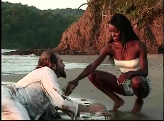 Outdoor pervs: Interracial sunset beach fodendo