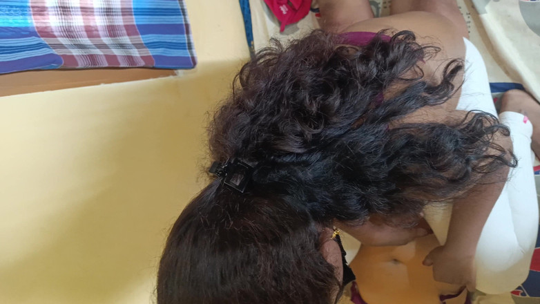 Wonder: Tamil roztomilá žena v domácnosti lesbička