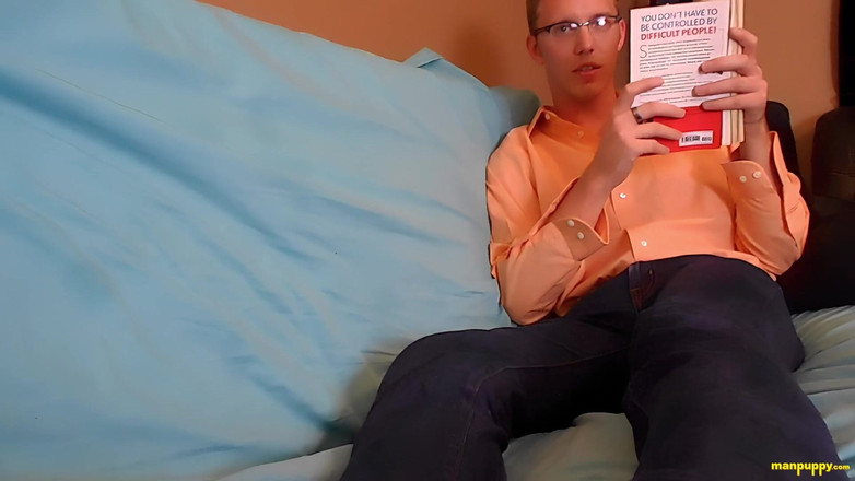 Man Puppy: Гігантський ботанік намагається вас ігнорувати