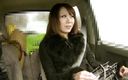 Asiatiques: 차에서 자위하는 아름다운 아시아 여자
