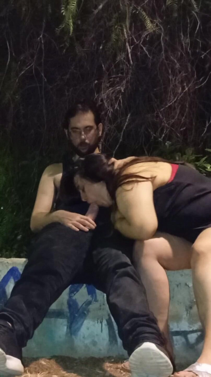 TOLRABO: Jag träffar ung flicka med stora tuttar i parken och...