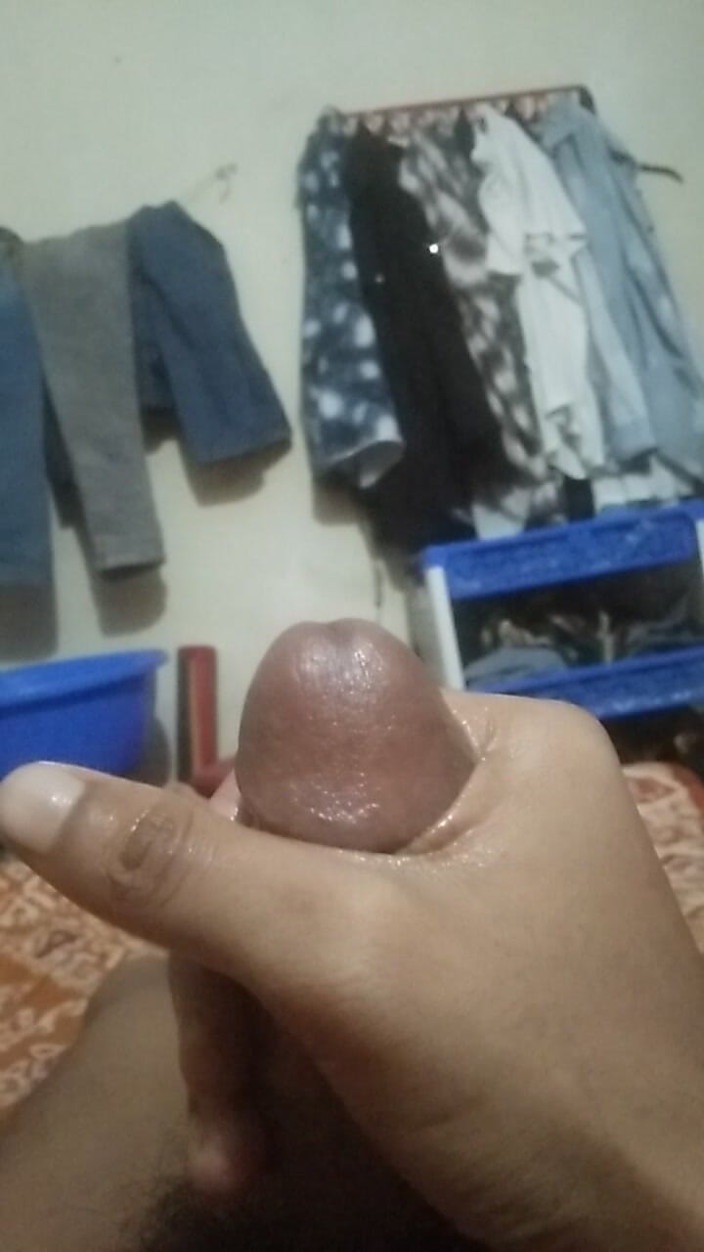 Viral_tiktokar: I Got a Handjob in My Room.