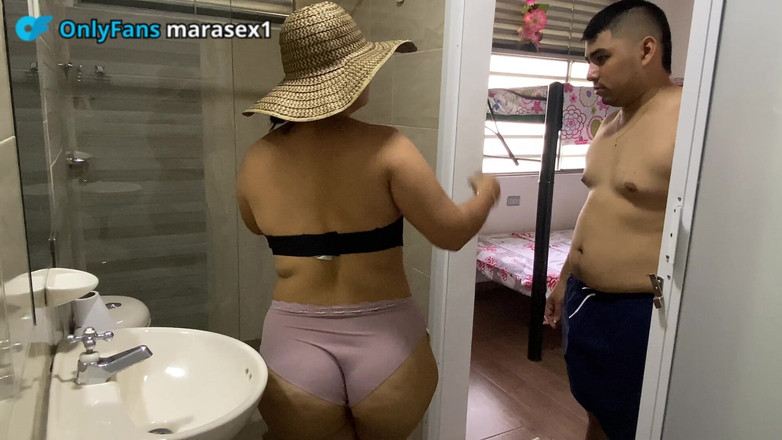 Pronoia Mey: 我的继妹留在我的房间里吸吮我的鸡巴