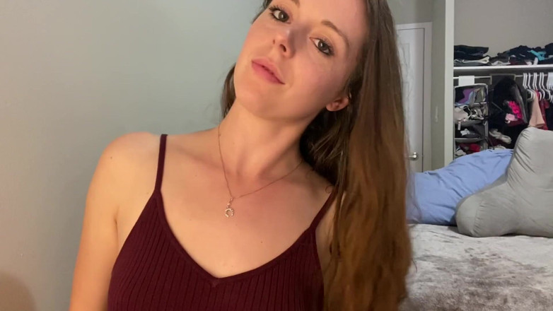 Nadia Foxx: Sensual mamada y paja con el pie antes de follar...