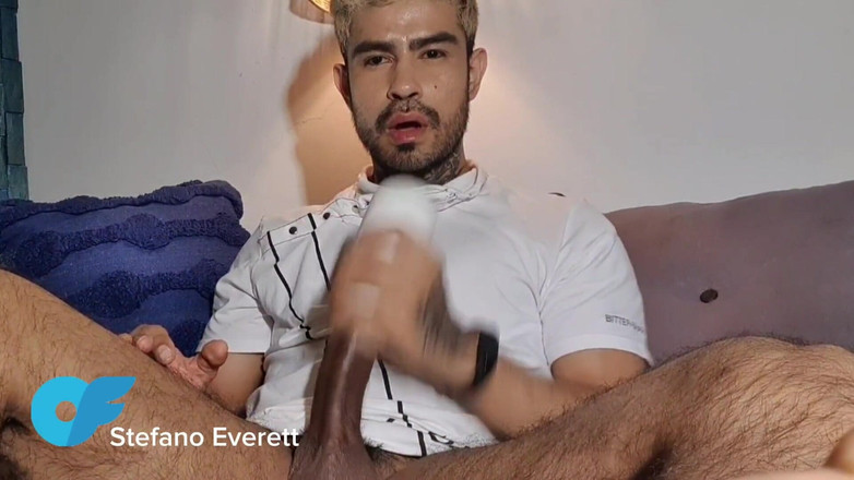 StephanosVerentt: Latino-junge masturbiert und nimmt milch
