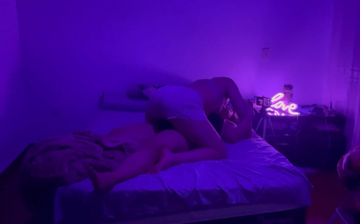 zoemelissa: Me divertí con mi vecino en una fiesta de pijamada