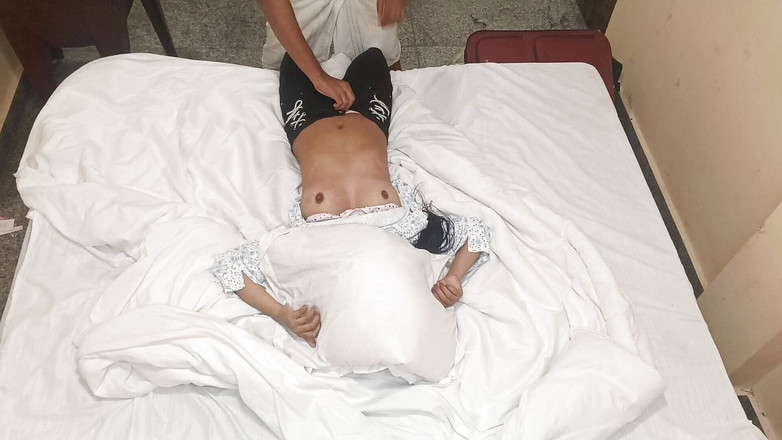 YOURAMRITA04: 18 años de edad, novia india follaba duro en hotel...