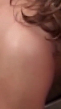Pikhongerige natte milf gegangbanged - mond en poesje gevuld met hete spermaladingen
