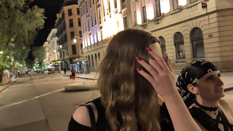 Trans dominatrix Gabrielle L: We komen vast te zitten in de lift voordat we...