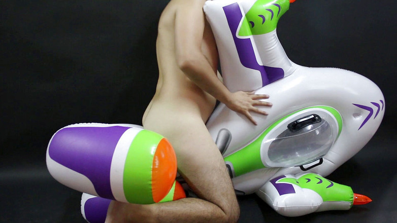 Inflatable Lovers: Uppblåsbar rymdfarkost flottör