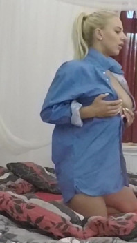 Cette blonde incroyable adore twerker