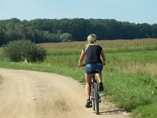Katerina Hartlova: Me on bike