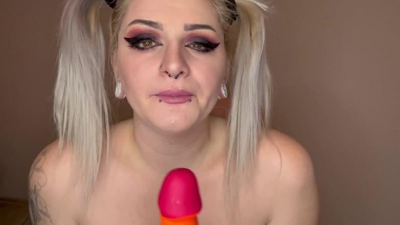 EeveeXo: Harley Quinn memberikan blowjob selamba