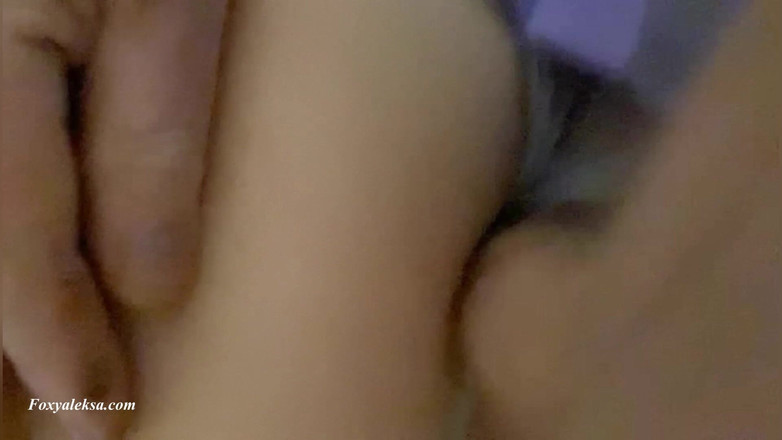 FoxyAleksa: Oirgendein Dreckiger Schwanz Unter Meinem Rock