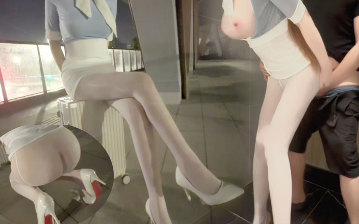 Roxy Vixen: Perfect Figuur, Kousen, Hoge Hakken, Stewardess, Naakt Buiten, Openbaar Toilet...