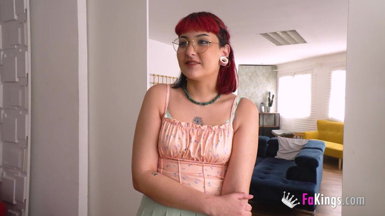 FAKings: Exhibitionist teen knows she's seen it all, but she didn't...