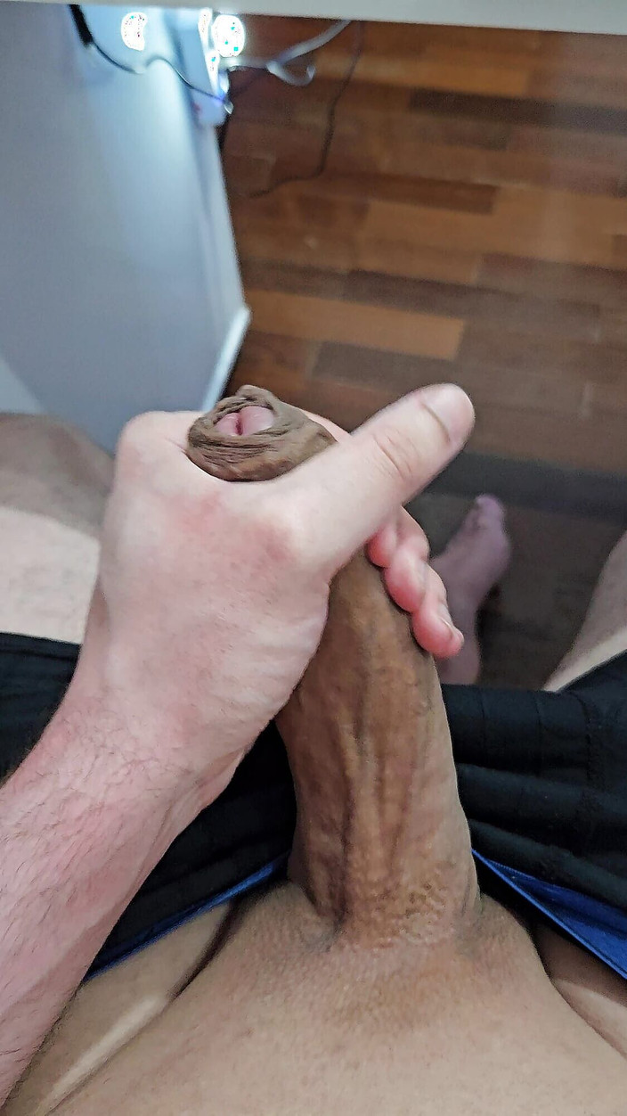 Lkdick8: Twink gay 18 tahun melancap sebelum mandi