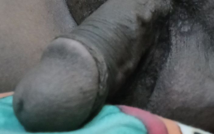 Weakened Echelon: Zwarte penis op het bed