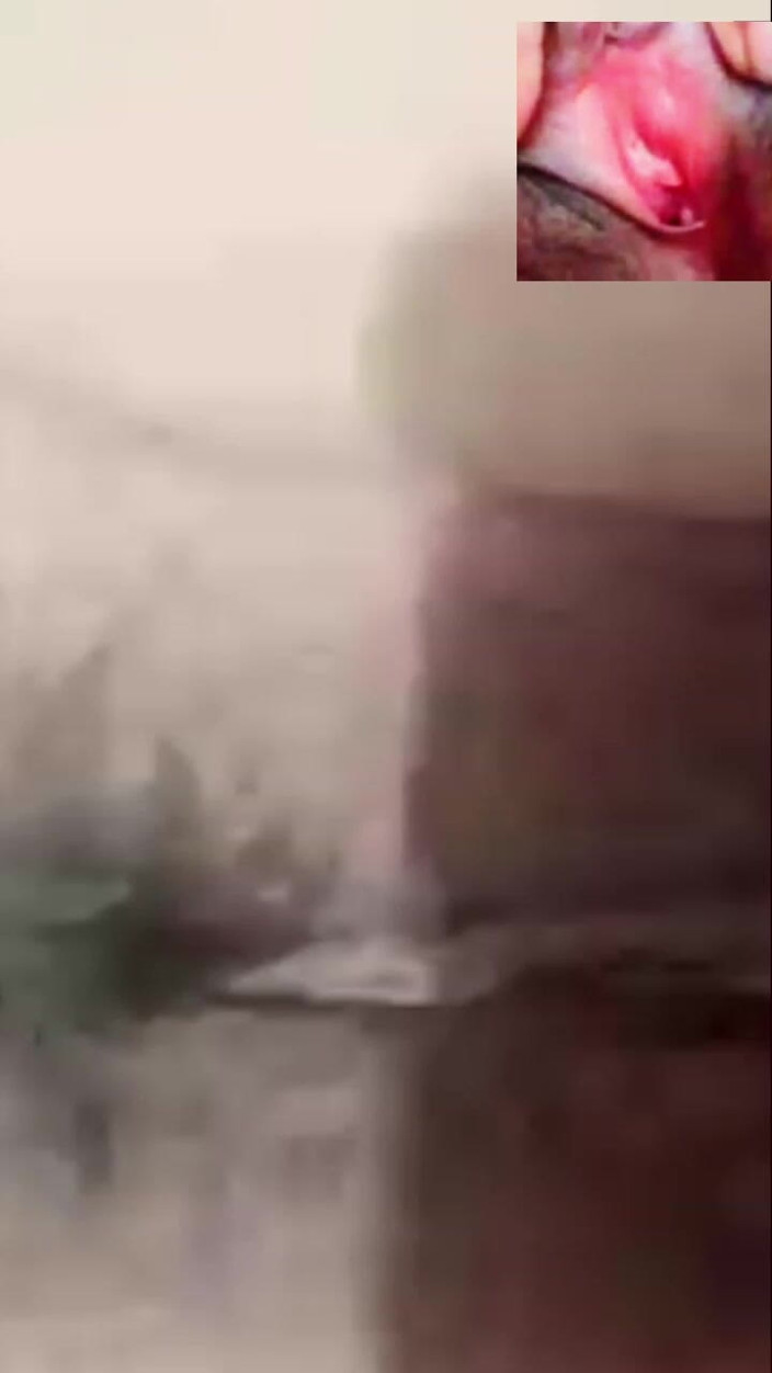 rajahutan44: Азіатська дівчина демонструє свою піхву та великі груди