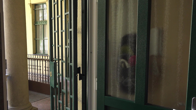 MMV Films: Dzika ławka na świeżym powietrzu rucha się z nienasyconą brunetką