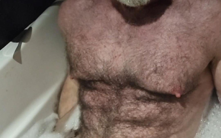 JackvanDean: Hairy Muscle Bear Jerk off in Tub